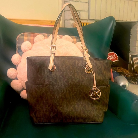 MICHAEL Michael Kors Handbags - Michael Kors Signature Voyager Tote